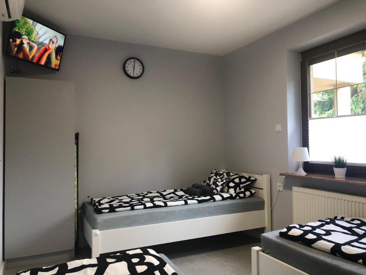 Klimatyzowane Apartamenty I Pokoje Przy Targach Kielce Exterior foto